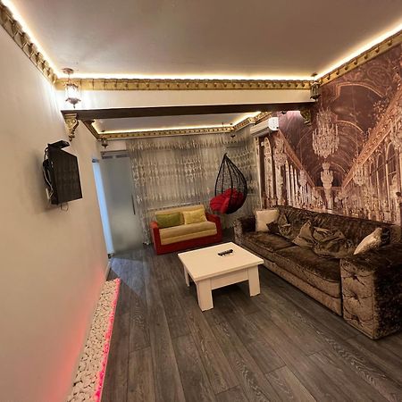 2 Bedrooms Heart Of City Center キシナウ エクステリア 写真