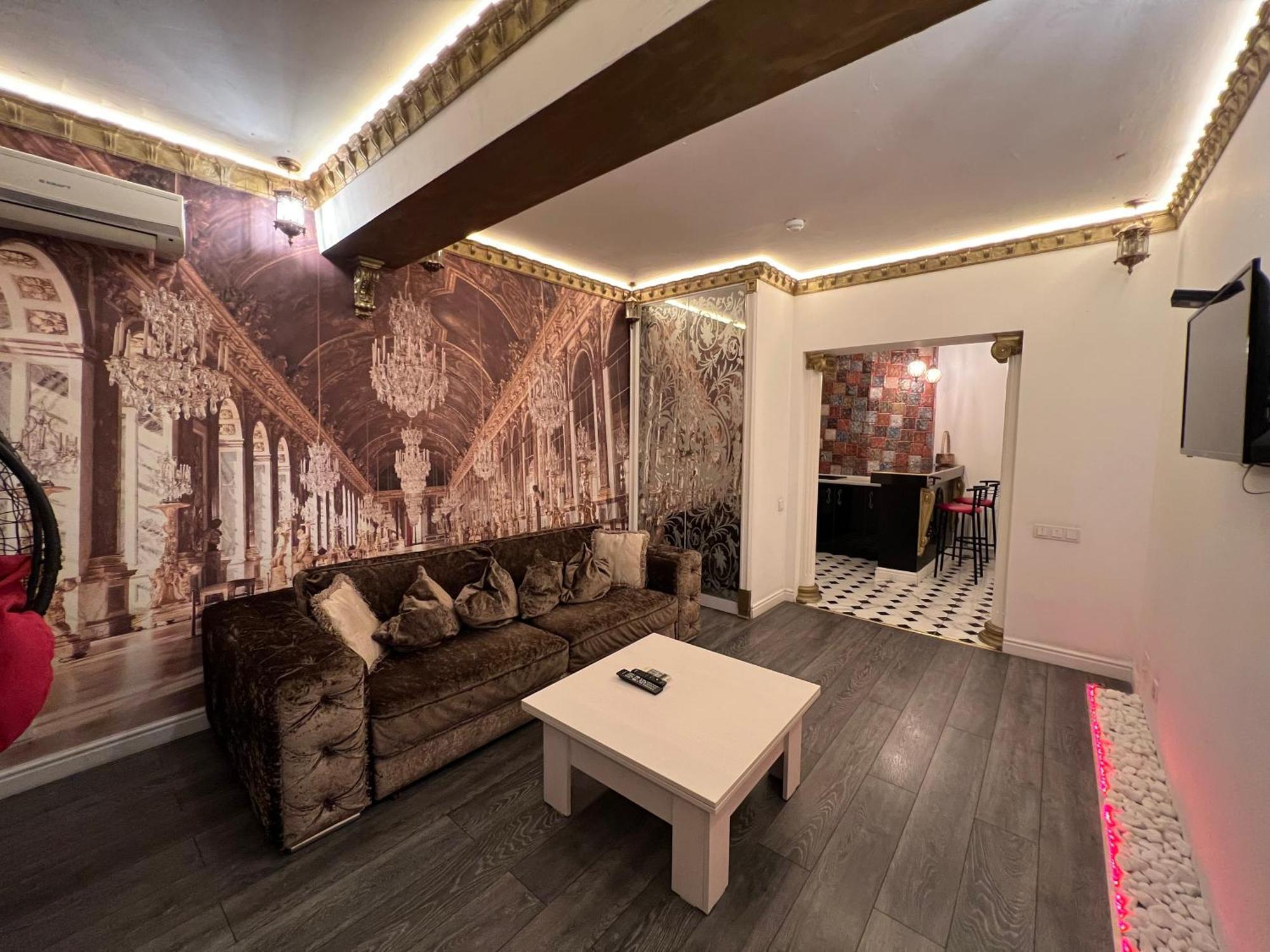 2 Bedrooms Heart Of City Center キシナウ エクステリア 写真