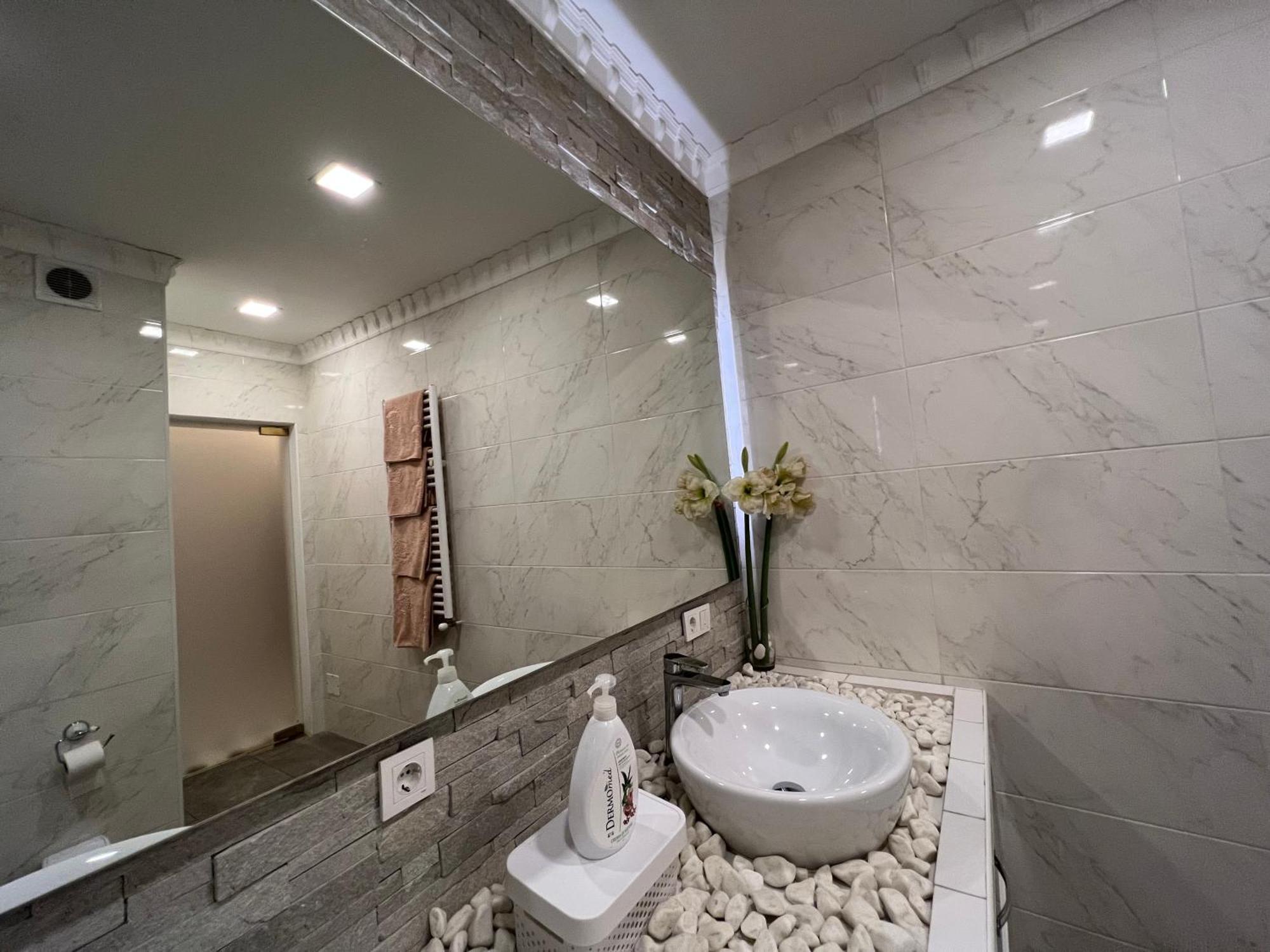 2 Bedrooms Heart Of City Center キシナウ エクステリア 写真