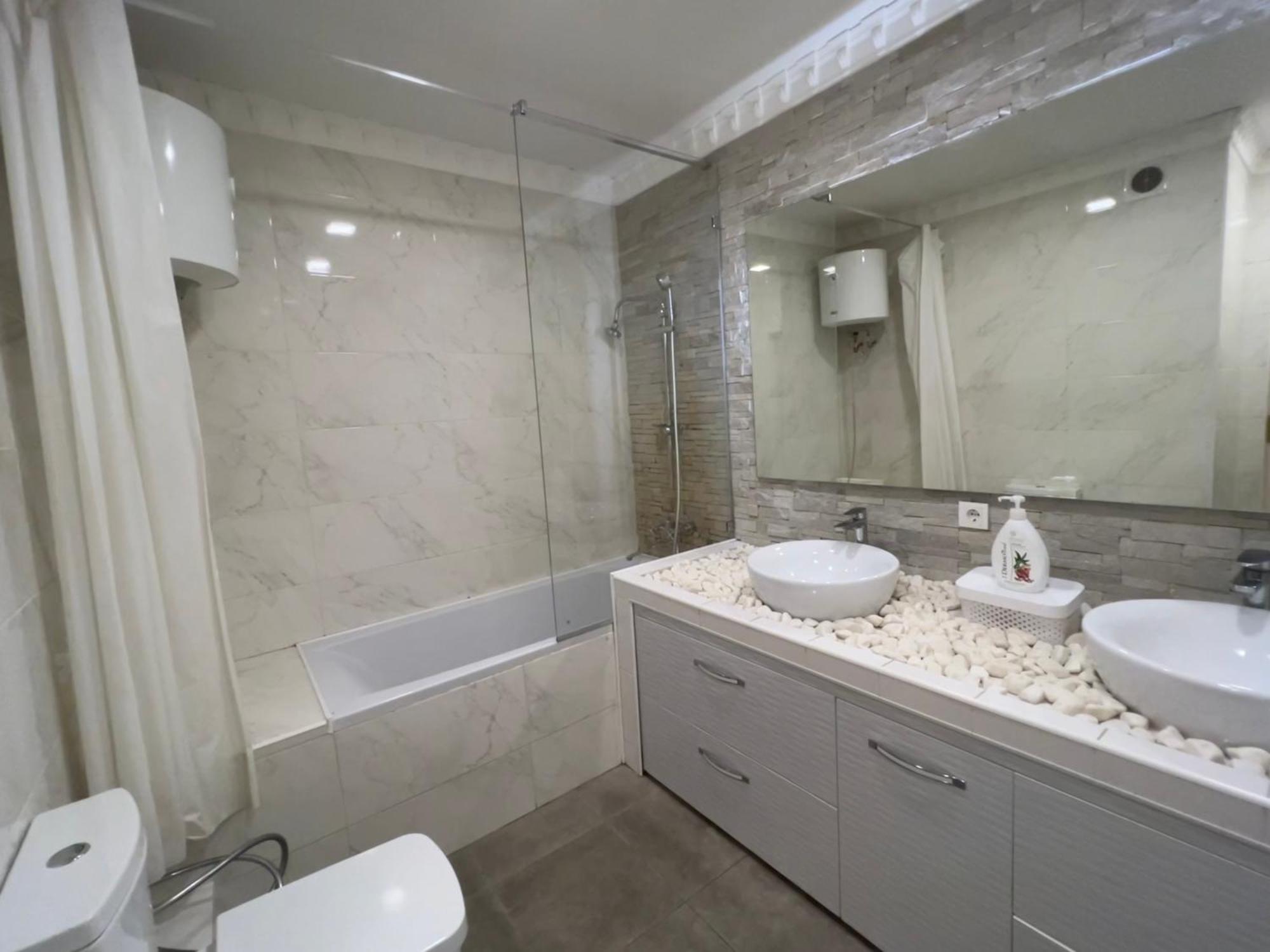 2 Bedrooms Heart Of City Center キシナウ エクステリア 写真