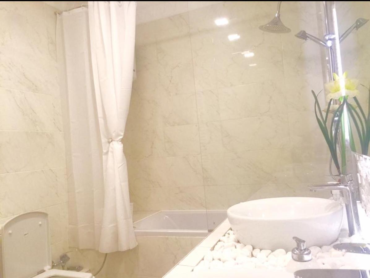2 Bedrooms Heart Of City Center キシナウ エクステリア 写真