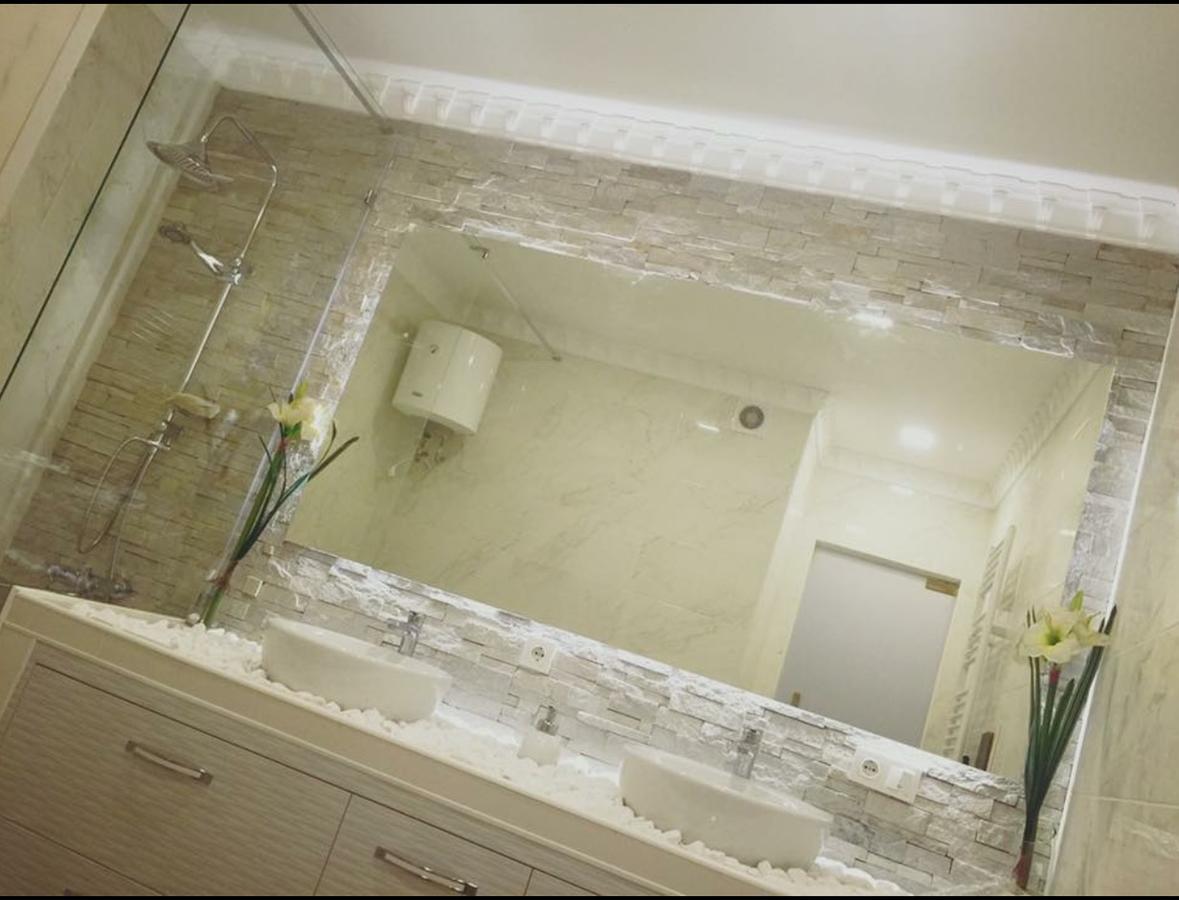 2 Bedrooms Heart Of City Center キシナウ エクステリア 写真